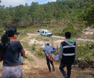 La paramédica Wendy Triminio narra que en zonas rurales de Francisco Morazán las emergencias obligan a decisiones extremas ante la falta de unidades disponibles