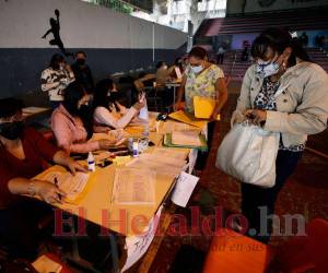 Las autoridades educativas reportaron ayer que unos 42,000 maestros se inscribieron para participar en el concurso.