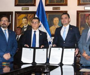 Tomás Zambrano y Ricardo Montes suscribieron el convenio para fortalecer la rendición de cuentas dentro del Poder Legislativo.