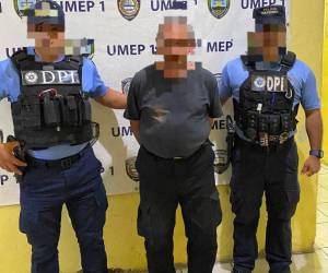 Los agentes lograron ubicar al sospechoso cuando este salía a la vía pública en el municipio de Tatumbla.