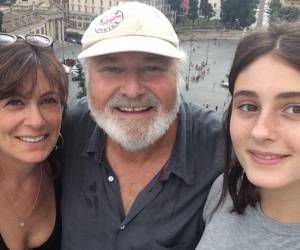 Nuevos detalles de la muerte de Rob Reiner y su esposa Michele Singer han salido a la luz, como el momento en que la hija menor de la pareja, Romy, encontró sus cuerpos en el interior de su residencia de Brentwood en Los Ángeles, California.