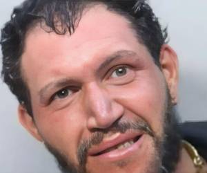 Un cubano de 27 años falleció bajo custodia del Servicio de Inmigración y Aduanas de Estados Unidos (ICE) en Miami, según reveló esta agencia el viernes, siendo la decimoséptima muerte de este tipo en lo que va del año fiscal 2026 y la número 49 bajo la Administración de Donald Trump.