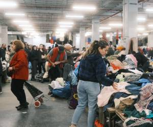 La venta de ropa usada o producto americano se ha convertido en una fuente de ingresos para numerosos emprendedores en Honduras. Sin embargo, una nueva exigencia de la Secretaría de Salud ha generado preocupación entre comerciantes, quienes aseguran que ahora se les solicita contar con una licencia sanitaria para continuar con sus actividades.