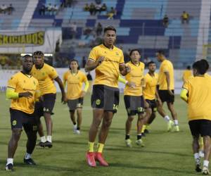 Los jugadores del Real España preparándose previo a juego ante Olimpia.