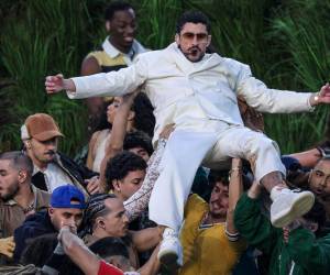 Bad Bunny llevó a cabo una poderosa presentación en el show de medio tiempo en el que resaltó a la comunidad latina.