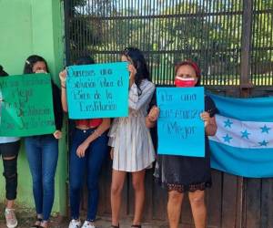 Las madres de familia lamentaron llegar hasta estas instancias para lograr ser escuchadas y que las autoridades tengan está información desde hace tiempos, y no hayan podido solventar la crisis en el centro de estudios primarios.