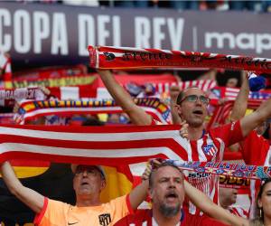 Bajo un gran ambiente, el Atleti y la Real buscan el título de Copa.