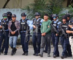 Los siete presuntos integrantes de la banda Los Canechos fueron trasladados a los juzgados de San Pedro Sula para la audiencia de declaración de imputados.