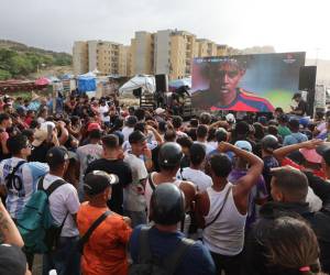 Cientos de afectados por el doble terremoto en Venezuela se reunieron en Catia La Mar para ver la final del Mundial 2026 y aliviar por unas horas la angustia.