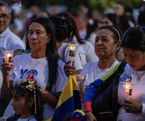 Venezuela conmemoró un mes de los terremotos y honró a las más de cinco mil víctimas mortales.