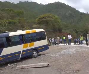 Al menos una persona muerta y varios heridos deja accidente de bus a la altura de Uyuca