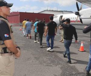 El vuelo hacia Colombia y Ecuador partió del pequeño Aeropuerto Marcos A. Gelabert.