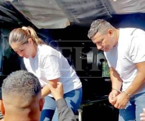 Ángel David Alvarado Sierra y Gina Azucena Poveda a su llegada ayer a los juzgados de El Progreso para su audiencia inicial. Foto en vida de Darío Caballero y Sobeyda Rodríguez (abajo, derecha).