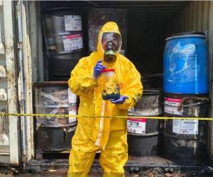 Personal técnico y agentes especializados de la Fiscalía Especial Contra el Crimen Organizado realizaron este 20 de mayo la toma de muestras en unos 40 barriles de grasa industrial decomisados en Naco, Cortés, como parte de un proceso pericial que busca determinar si el contenido fue contaminado con posible cocaína líquida. ¿De qué se trata el presunto ilícito?