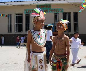 La conmemoración del Día del Indio Lempira reunió a estudiantes y docentes para honrar al líder indígena y fortalecer la identidad nacional.