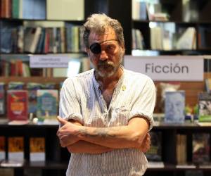 Novelista, guionista y director de cine, el artista ha colaborado con Pedro Almodóvar y Carlos Saura, entre otros cineastas.