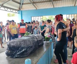 El último adiós a la menor fue brindado en el Cementerio General del municipio de Sabá, Colón.​
