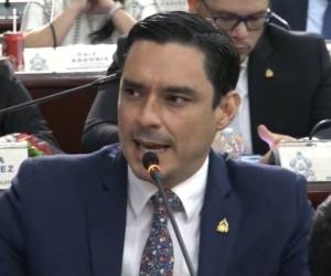 El diputado Kilvett Bertrand propuso un proyecto de ley para liquidar la mora quirúrgica en el país.