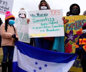 Unos 76 mil hondureños corren riesgo de deportación tras estancarse negociaciones para extender TPS.