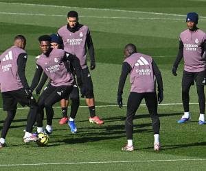 El Real Madrid se enfrenta ante Valencia donde buscará ganar para seguir en la disputa con el Barcelona.