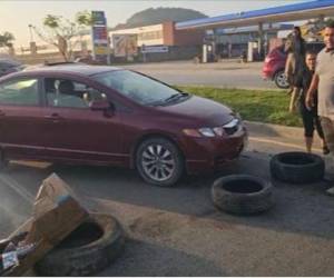 El mal estado de la vía ha provocado el constante deterioro de los vehículos que circulan a diario por la zona para llegar a sus centros de trabajo o realizar diligencias.