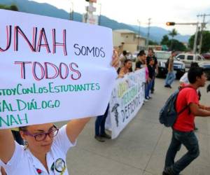 Los 24 jóvenes fueron expulsados por haber realizado actos vandálicos en la institución.