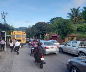 Largas filas de vehículo se registran en esta transitada zona de la capital hondureña. No hay paso de Tegucigalpa hacia la zona sur del país.