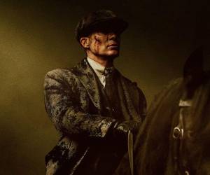 En plena crisis personal, social y política, Tommy Shelby recibe el llamado para retomar el liderazgo que había construido en los Peaky Blinders.