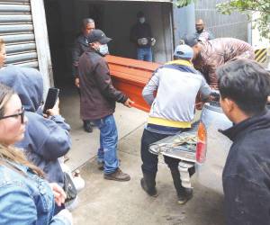 Familiares reclamaron el cuerpo de Dunia Yamilerth Flores, asesinada en Santa Elena de Meámbar, Comayagua.