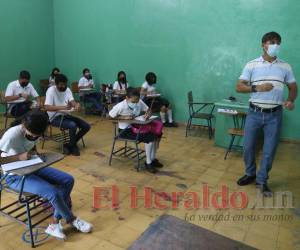 La Secretaría de Educación se trazó la meta de matricular en el sistema formal a 2.5 millones de estudiantes este año.