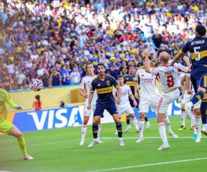 El primer tiempo en el Boca Juniors vs Benfica termina con un marcador de 2-1, con goles de Menentiel, Battaglia y Di María.