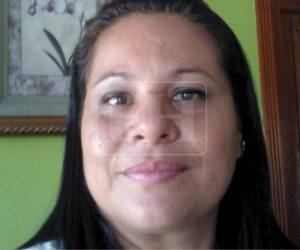 La docente Perla Díaz es acusada del supuesto delito de trato degradante contra una estudiante de 15 años en un centro educativo de Morazán, Yoro, luego de que circulara un video en el que se observa cuando golpea a la adolescente en el rostro. Aquí los detalles.