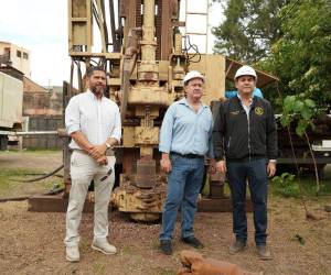La Alcaldía Municipal del Distrito Central inició este martes la perforación de seis pozos de emergencia como parte del plan para aumentar la producción de agua y reducir el impacto de la crisis hídrica que afecta a Tegucigalpa y Comayagüela.