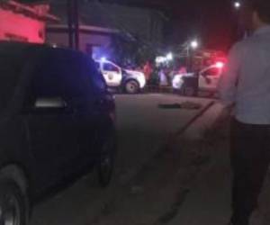 El ataque generó temor entre vecinos del sector, quienes alertaron a las autoridades tras escuchar las detonaciones.