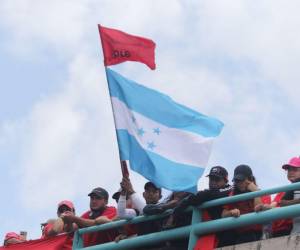 Sindicatos de varias secretarías de Estado y simpatizantes provenientes del interior del país llegaron a la capital para participar en la marcha convocada por Libre.