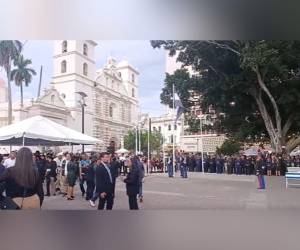 La Bandera Nacional de la Plaza Central de Tegucigalpa fue incinerada este lunes 31 de agosto.