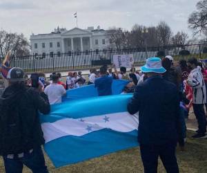 El gobierno de Estados Unidos le ha dicho a los hondureños que deben salir del país o serán deportados.