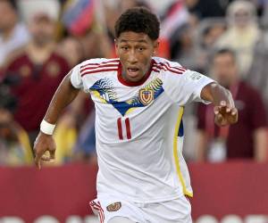 La Federación Venezolana de Fútbol (FVF) confirmó la muerte de Yimvert Berroterán, joven mediocampista de 18 años que permanecía desaparecido desde el desastre natural. El futbolista fue encontrado bajo escombros donde estuvo dos días atrapado, sumándose a las víctimas de los terremotos.