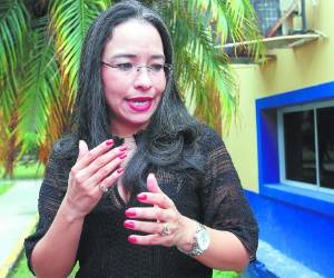 Gabriela Castellanos dijo que la Fiscal?a debe explicar sobre cheques al Partido Nacional provenientes de la corrupción del Seguro Social.