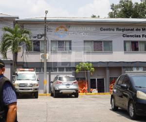 Los cadáveres de los agentes se encuentran en la morgue de San Pedro Sula.