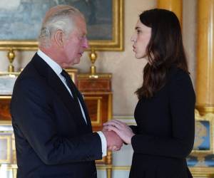 El Rey Carlos III se reunió con la Primera Ministra de Nueva Zelanda, Jacinda Ardern.