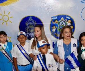 El Poder Legislativo recibió este sábado 24 de octubre a los 128 diputados infantiles que representarán a los 18 departamentos de Honduras en la XXIX edición del Congreso Infantil 2026, una iniciativa que busca promover el liderazgo, la participación y la inclusión de la niñez hondureña.