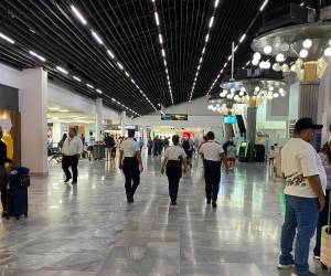 Los miembros de la División de la Policía Turística mantienen presencia en el aeropuerto Ramón Villeda Morales de La Lima y en principales ejes carreteros del Valle de Sula.