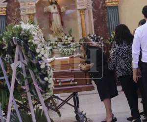 Recuerdos, llanto, dolor y resignación se sintió en la Basílica Menor de Suyapa durante la misa de exequias al reconocido y querido empresario Emilio Larach.