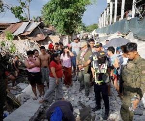 Las autoridades verifican los informes de defunciones tras el terremoto en el sur de Filipinas.