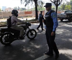 Las autoridades de la Dirección Nacional de Vialidad y Transporte (DNVT) advirtieron que cientos de motociclistas podrían enfrentar el decomiso de sus vehículos si circulan sin cumplir con los requisitos establecidos por la Ley de Tránsito.