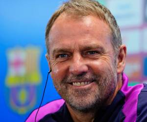 Hansi Flick tiene al FC Barcelona como líder de LaLiga española.