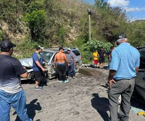 Las autoridades y cuerpos de socorro confirmaron la identidad de las personas que resultaron heridas en el accidente de tránsito registrado la mañana del domingo en la carretera RN-20, en el sector de Ceibita Norte, municipio de Quimistán, en el departamento de Santa Bárbara, donde además se reportó el fallecimiento de uno de los conductores involucrados.