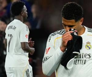 El Real Madrid no pudo alargar esa celebración del Barcelona para conseguir su título número 29 en la historia de LaLiga española y terminó perdiendo el clásico español