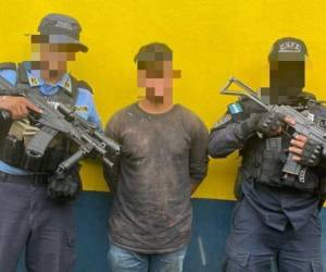 El sujeto fue detenido con un arma de fuego, la cual habría usado para matar a su suegra.